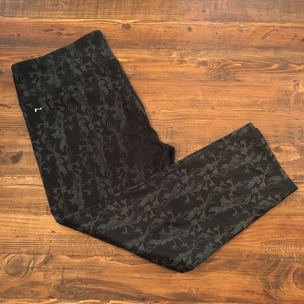 Flower detailed Fabletics salar crops